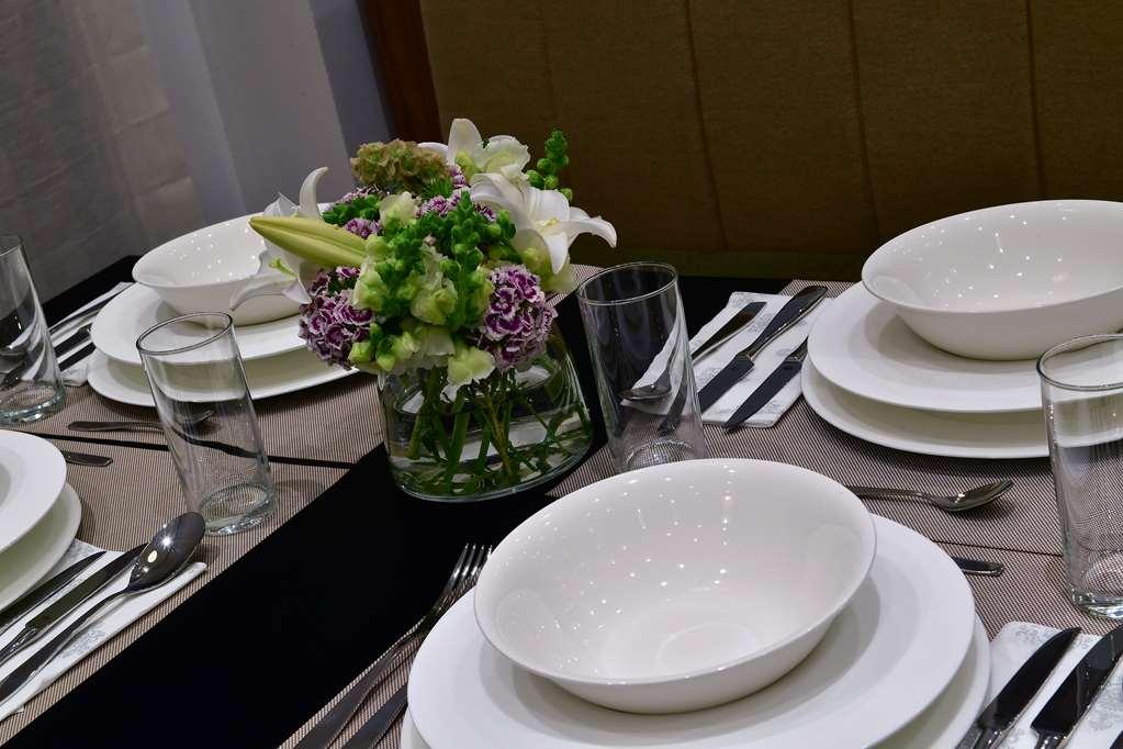 Tulip Inn Naya Algiers Restaurant photo