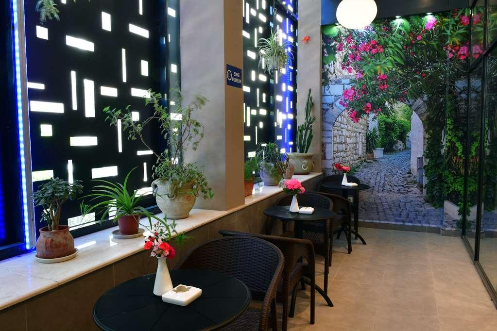 Tulip Inn Naya Algiers Restaurant photo
